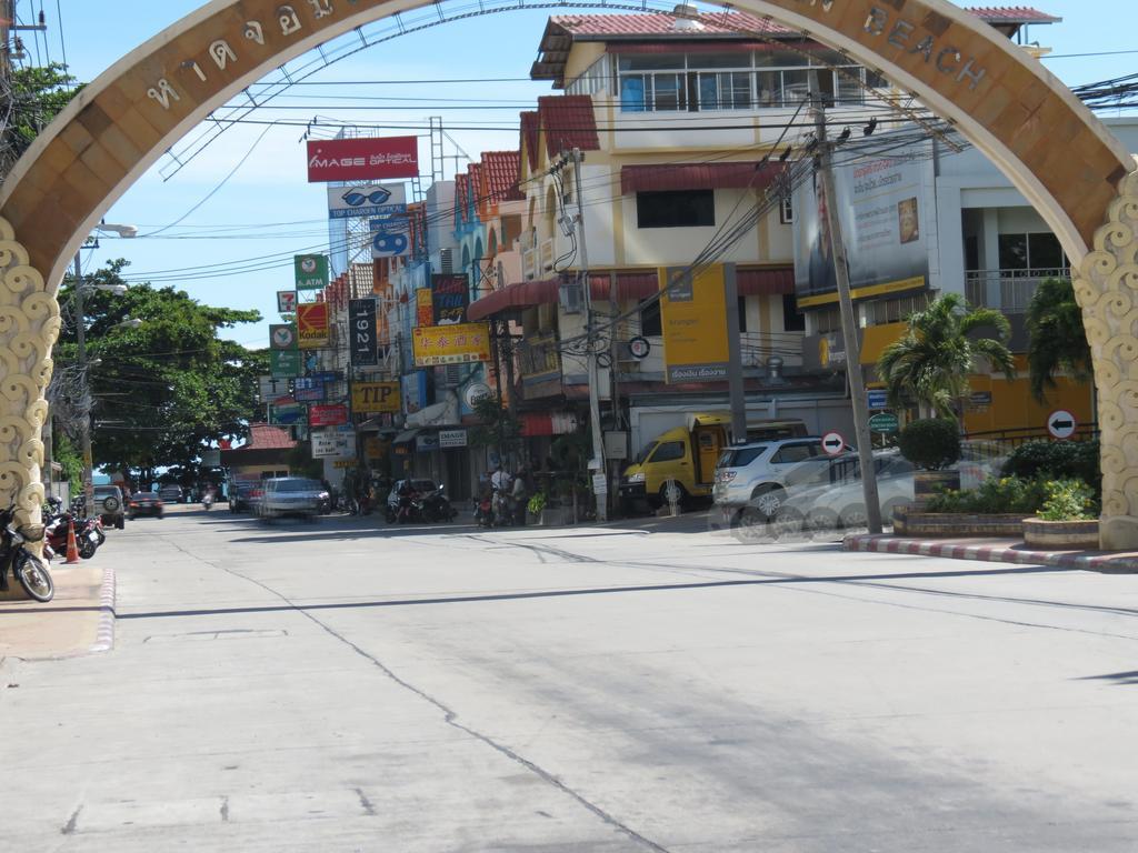 Jomtien Plaza Suite Apartments Стая снимка