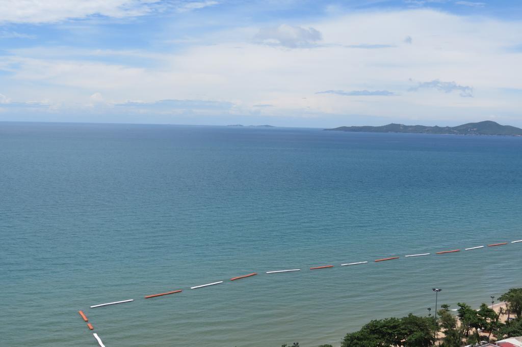 Jomtien Plaza Suite Apartments Стая снимка