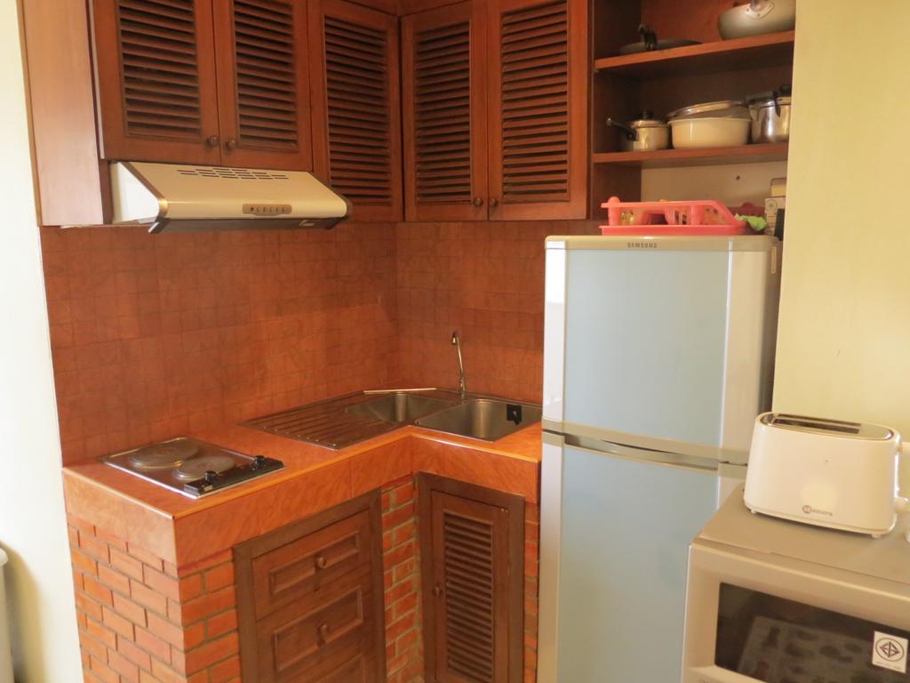Jomtien Plaza Suite Apartments Стая снимка
