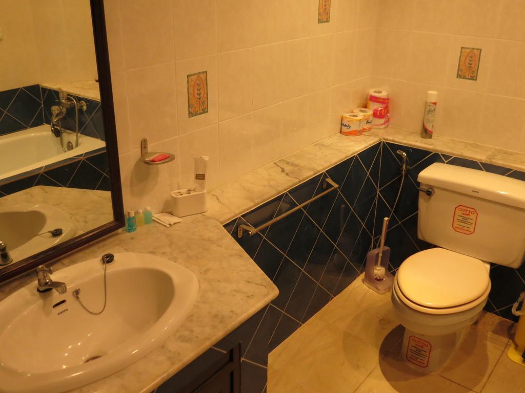 Jomtien Plaza Suite Apartments Стая снимка