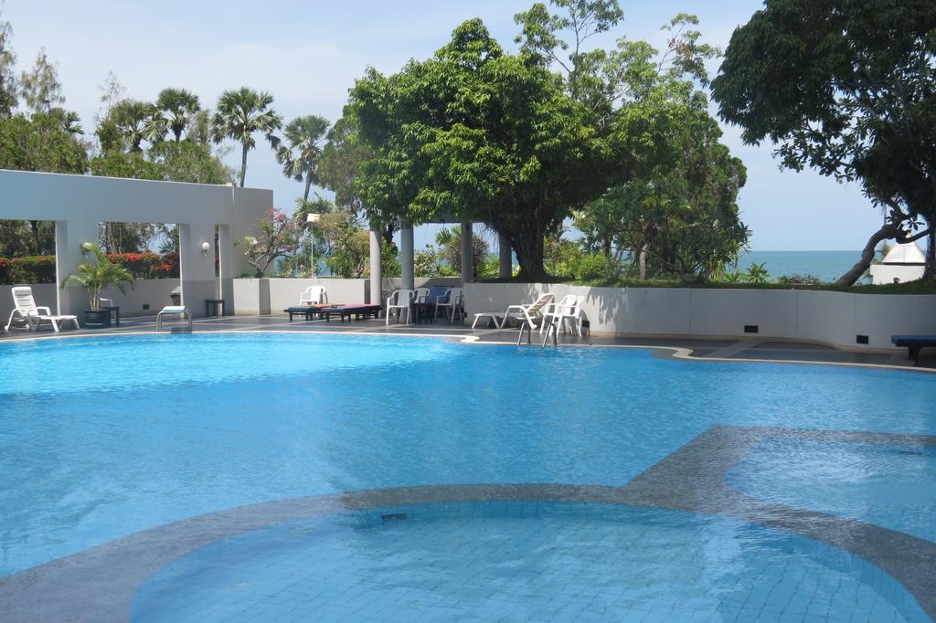 Jomtien Plaza Suite Apartments Екстериор снимка